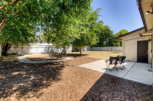 4563 E Sierra Madre Avenue, Fresno, CA 93726