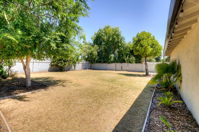 4563 E Sierra Madre Avenue, Fresno, CA 93726
