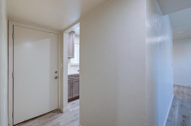 4563 E Sierra Madre Avenue, Fresno, CA 93726