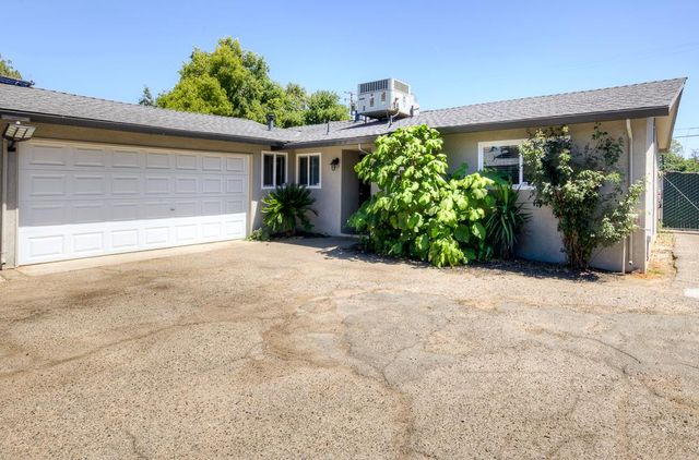 4563 E Sierra Madre Avenue, Fresno, CA 93726