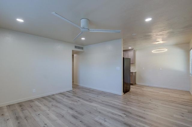 4563 E Sierra Madre Avenue, Fresno, CA 93726