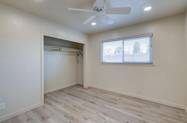 4563 E Sierra Madre Avenue, Fresno, CA 93726