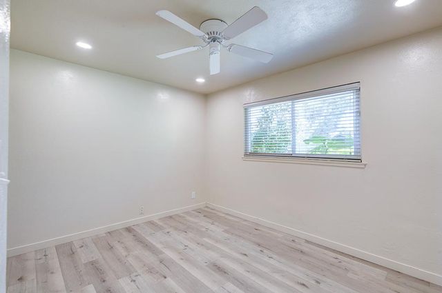 4563 E Sierra Madre Avenue, Fresno, CA 93726
