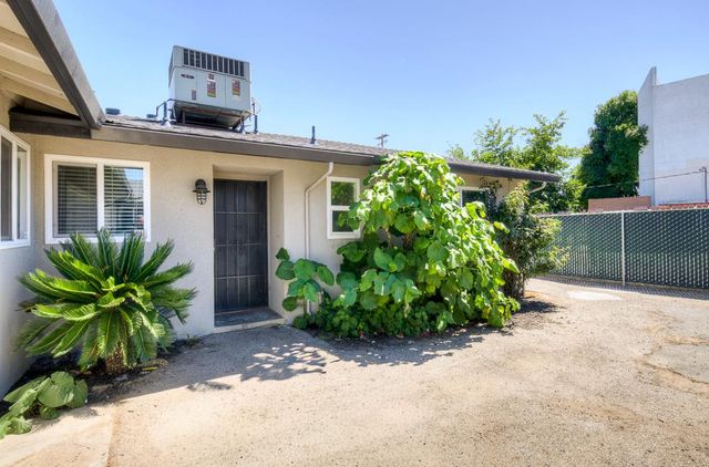 4563 E Sierra Madre Avenue, Fresno, CA 93726
