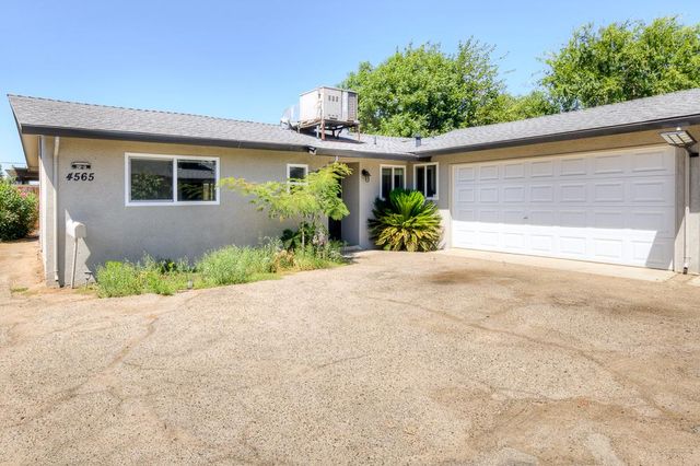 4563 E Sierra Madre Avenue, Fresno, CA 93726