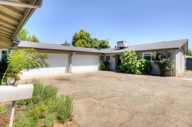 4563 E Sierra Madre Avenue, Fresno, CA 93726