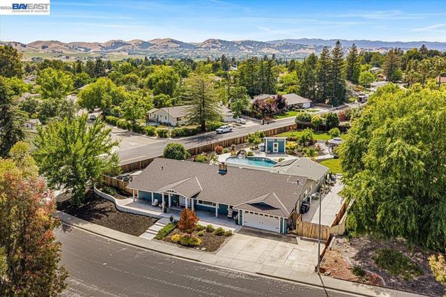 2599 Walker Pl, Livermore, CA 94550