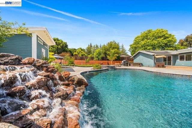 2599 Walker Pl, Livermore, CA 94550