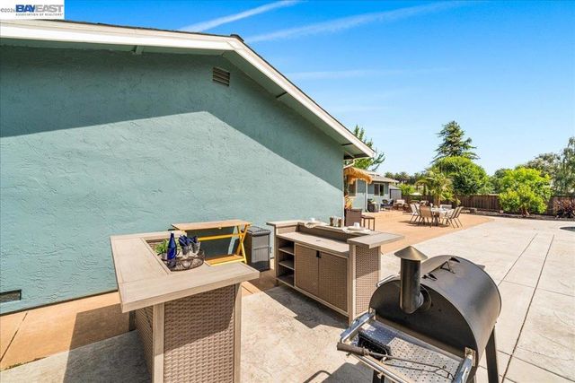 2599 Walker Pl, Livermore, CA 94550