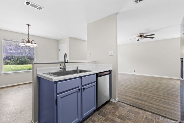 1302 Bobcat Pass, San Antonio, TX 78251
