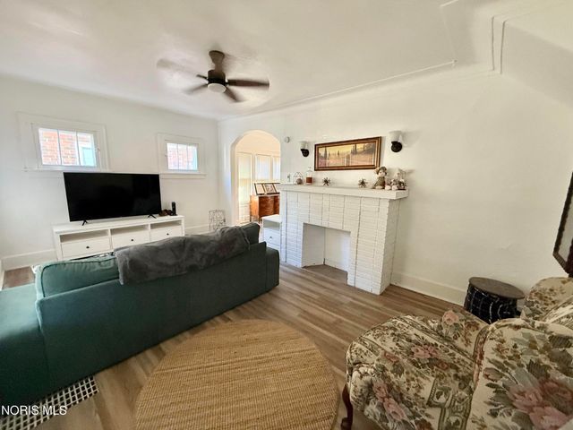 1805 Oakwood Avenue, Toledo, OH 43607
