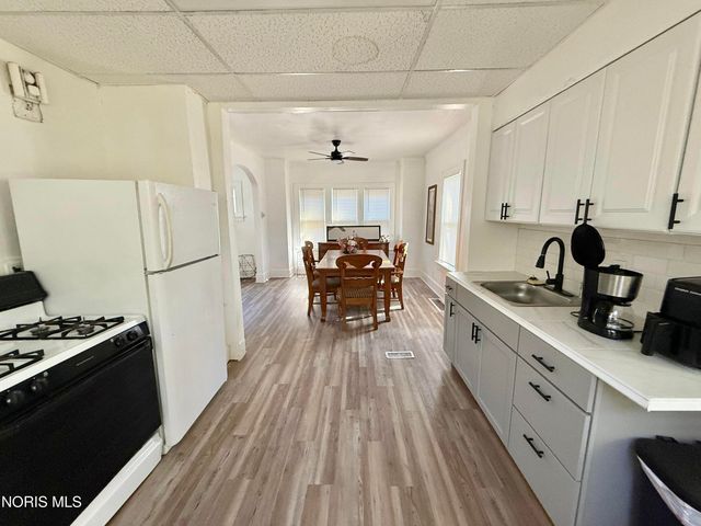1805 Oakwood Avenue, Toledo, OH 43607