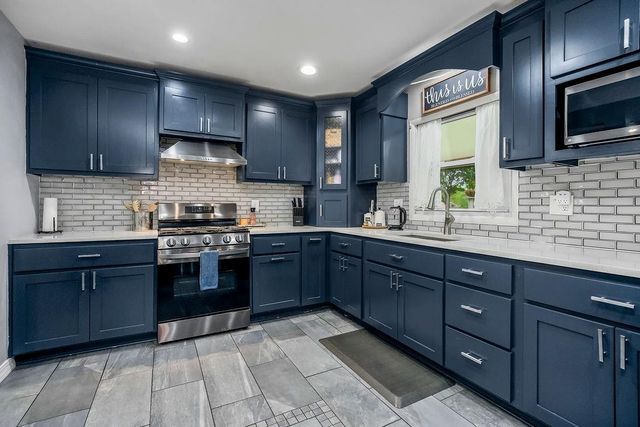 433 S 76TH Street, Kansas City, KS 66111