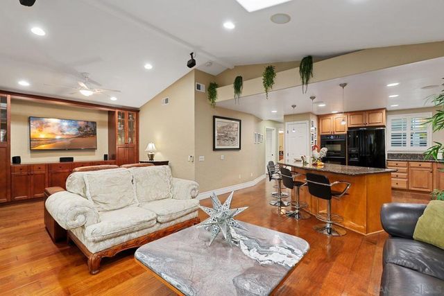 10421 Les Arbres Pl, San Diego, CA 92131