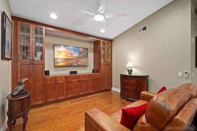 10421 Les Arbres Pl, San Diego, CA 92131