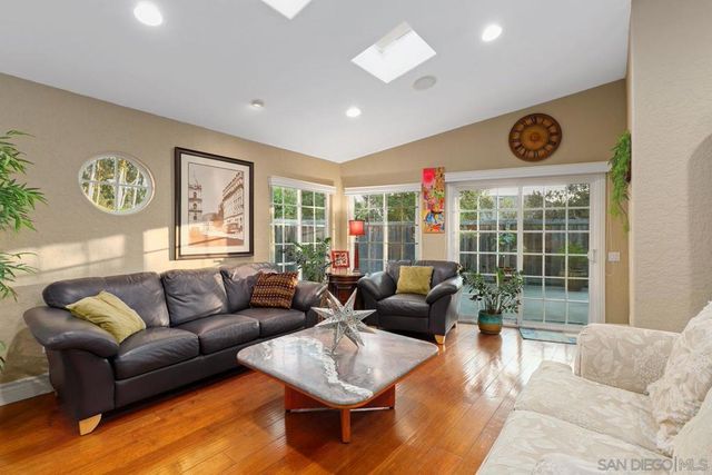 10421 Les Arbres Pl, San Diego, CA 92131