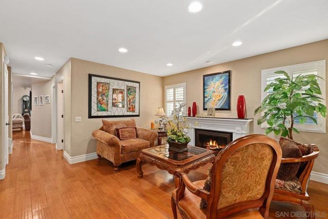 10421 Les Arbres Pl, San Diego, CA 92131