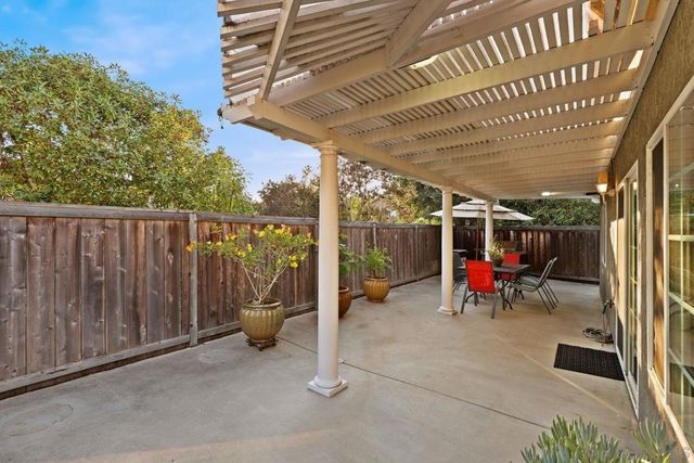 10421 Les Arbres Pl, San Diego, CA 92131