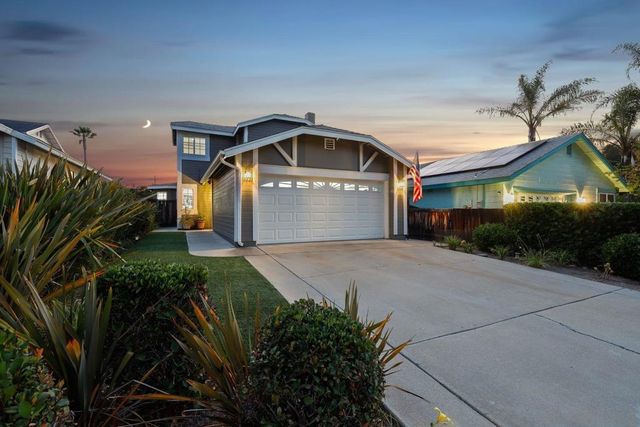 10421 Les Arbres Pl, San Diego, CA 92131