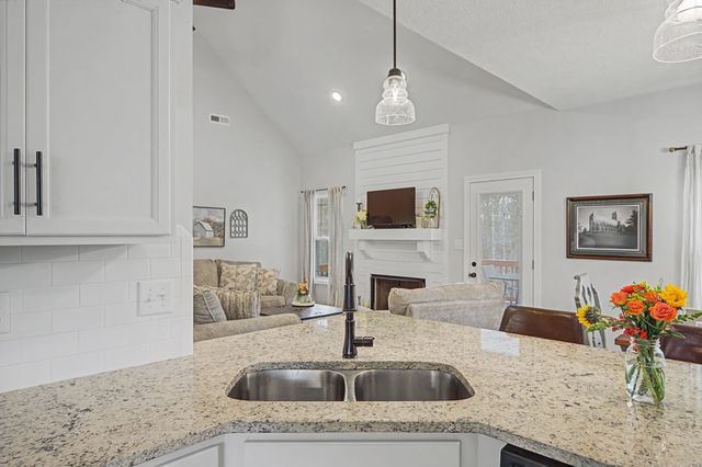 1042 Brightwood Ct, Clarksville, TN 37043