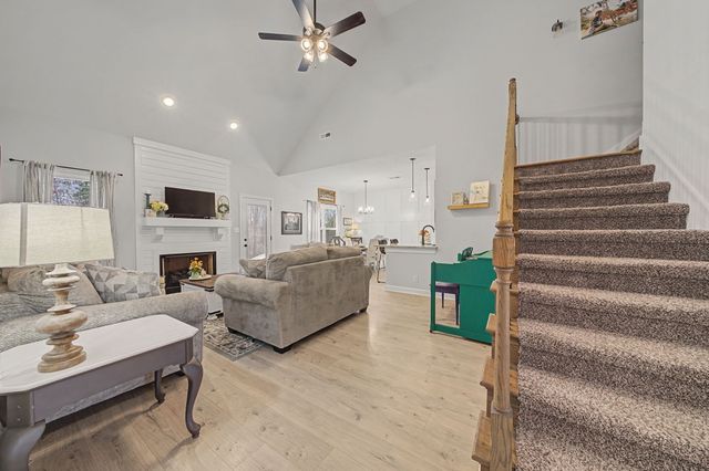 1042 Brightwood Ct, Clarksville, TN 37043