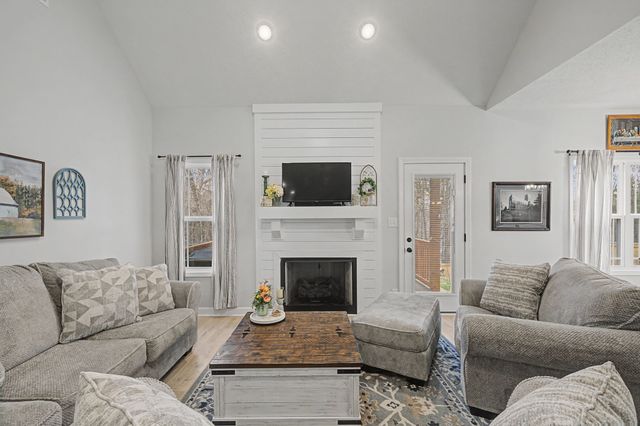 1042 Brightwood Ct, Clarksville, TN 37043