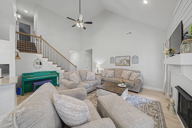 1042 Brightwood Ct, Clarksville, TN 37043