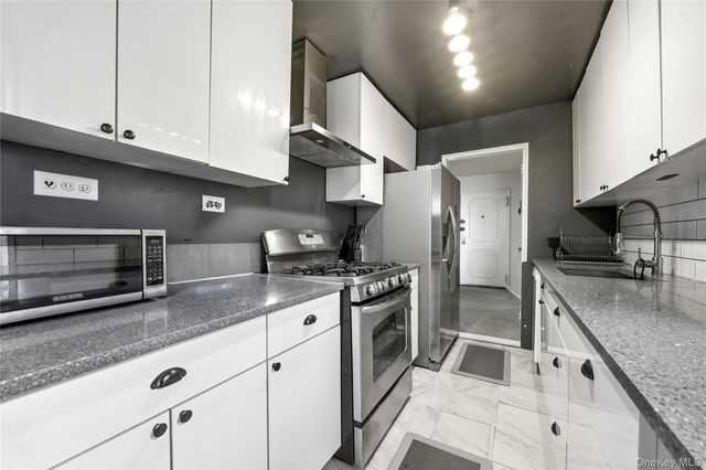 18-40 211th Street 6B, Bayside, NY 11360