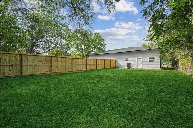 808 Beaumont Street, Anahuac, TX 77514