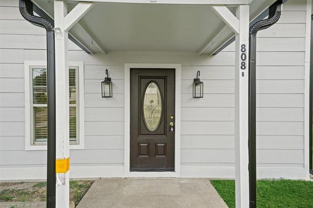 808 Beaumont Street, Anahuac, TX 77514