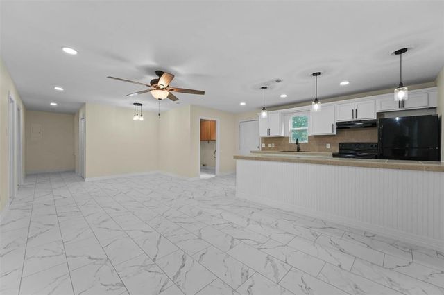 808 Beaumont Street, Anahuac, TX 77514