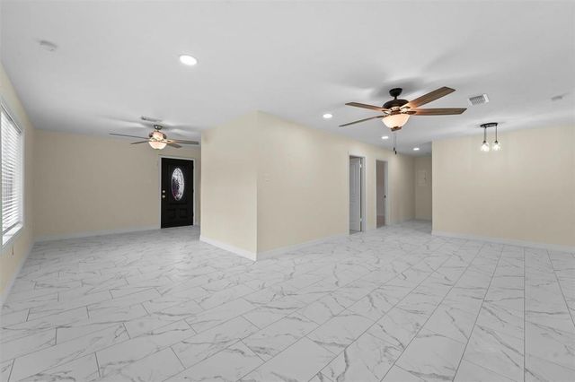 808 Beaumont Street, Anahuac, TX 77514