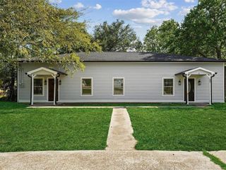 808 Beaumont Street, Anahuac, TX 77514