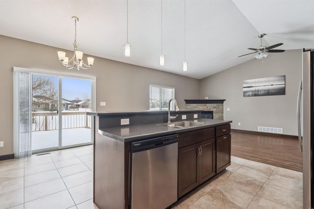 4755 Winghaven Drive, Waterloo, IA 50701