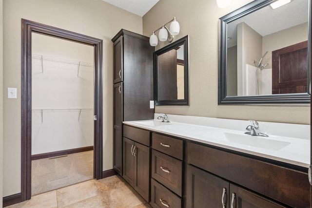 4755 Winghaven Drive, Waterloo, IA 50701