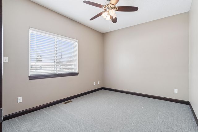 4755 Winghaven Drive, Waterloo, IA 50701