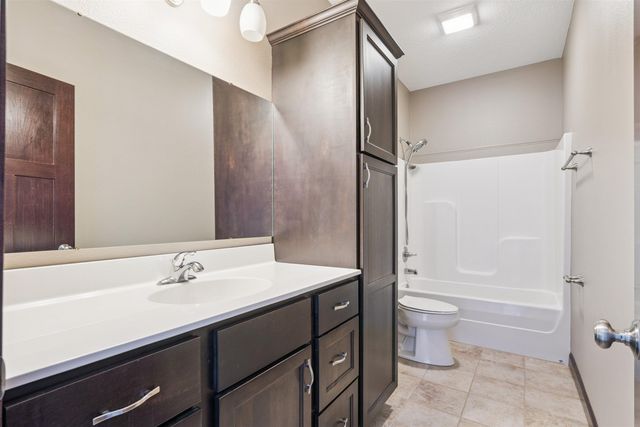 4755 Winghaven Drive, Waterloo, IA 50701