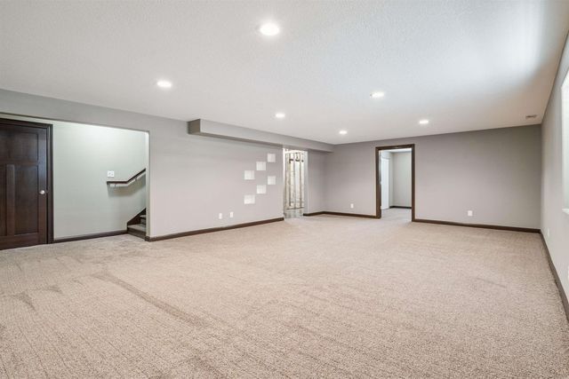 4755 Winghaven Drive, Waterloo, IA 50701