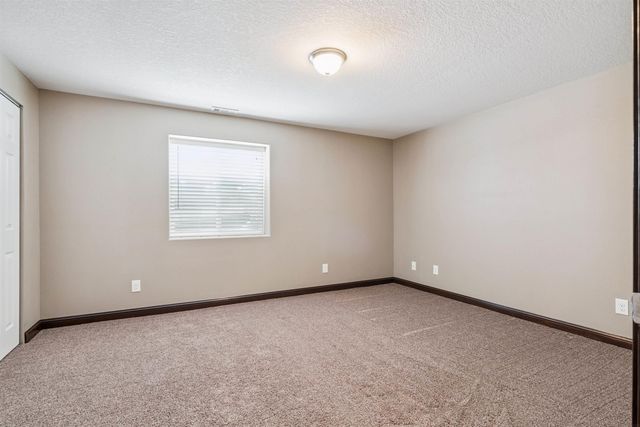 4755 Winghaven Drive, Waterloo, IA 50701