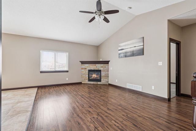 4755 Winghaven Drive, Waterloo, IA 50701