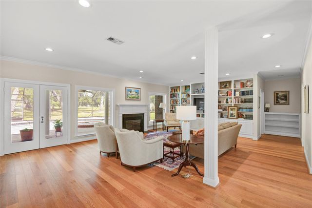 212 Teakwood Street, Lake Jackson, TX 77566