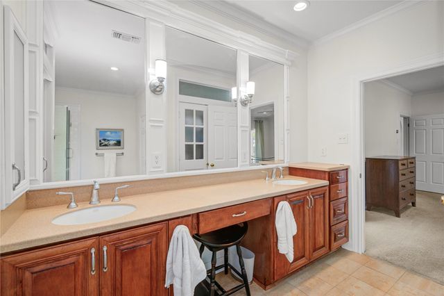 212 Teakwood Street, Lake Jackson, TX 77566