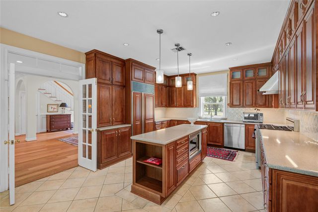 212 Teakwood Street, Lake Jackson, TX 77566