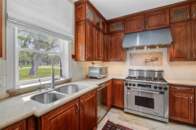 212 Teakwood Street, Lake Jackson, TX 77566