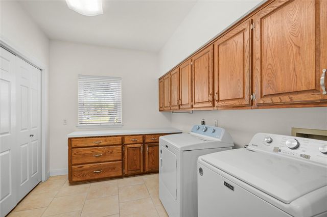 212 Teakwood Street, Lake Jackson, TX 77566