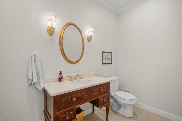 212 Teakwood Street, Lake Jackson, TX 77566