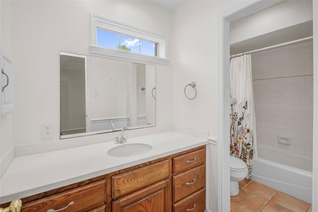 212 Teakwood Street, Lake Jackson, TX 77566