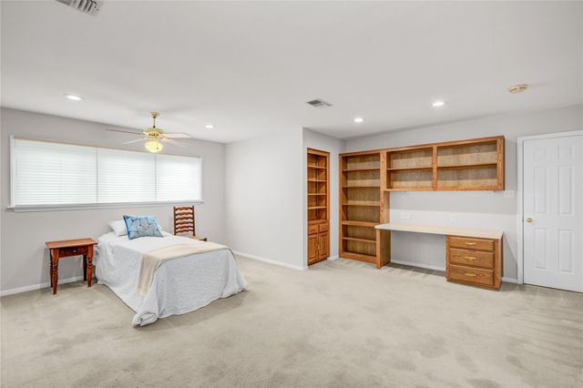 212 Teakwood Street, Lake Jackson, TX 77566