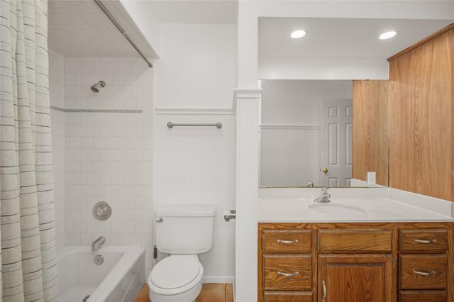 212 Teakwood Street, Lake Jackson, TX 77566