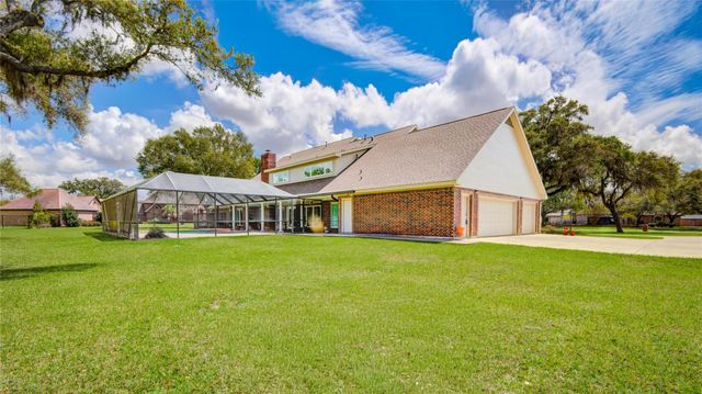 212 Teakwood Street, Lake Jackson, TX 77566